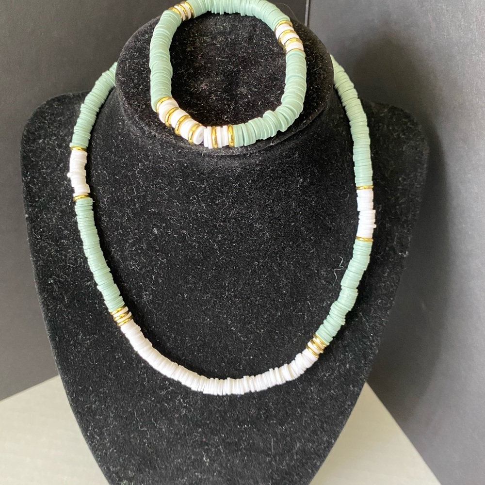 Necklace and bracelet set - Picture 4 of 8